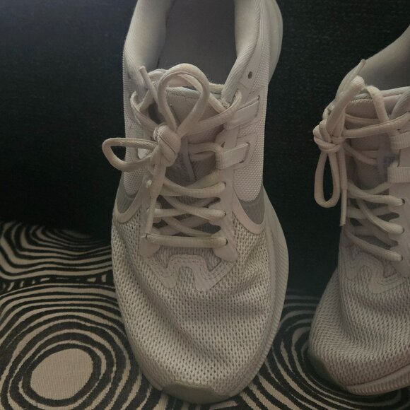 Ladies Nike Downshifter 9 Running Shoe - size 7 - Picture 3 of 8